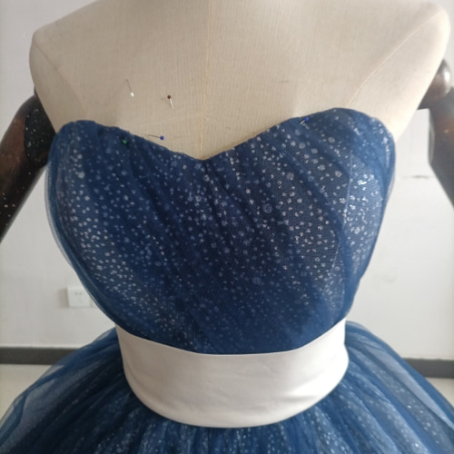 美品！パーティードレス ネイビー ベアトップ キラキラチュール  