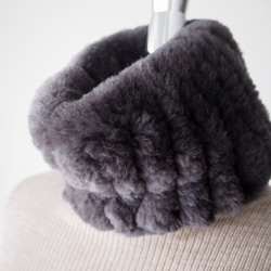 クリスマス【柔らかい手元は最高の贈り物】ラビットファー・ネックウォーマー・ダークグレイ 3枚目の画像