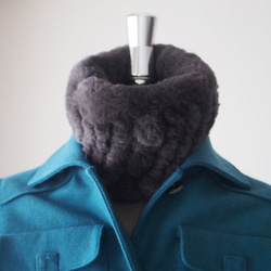 クリスマス【柔らかい手元は最高の贈り物】ラビットファー・ネックウォーマー・ダークグレイ 4枚目の画像