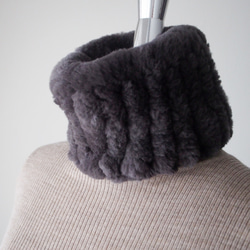 クリスマス【柔らかい手元は最高の贈り物】ラビットファー・ネックウォーマー・ダークグレイ 2枚目の画像