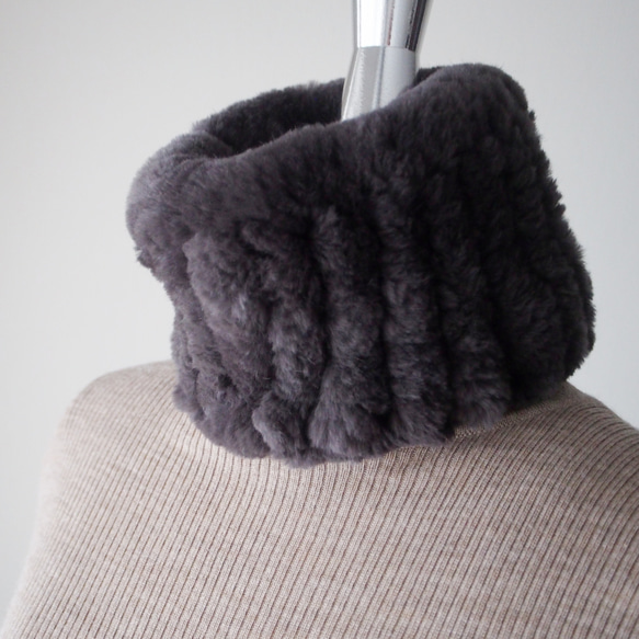 クリスマス【柔らかい手元は最高の贈り物】ラビットファー・ネックウォーマー・ダークグレイ 2枚目の画像
