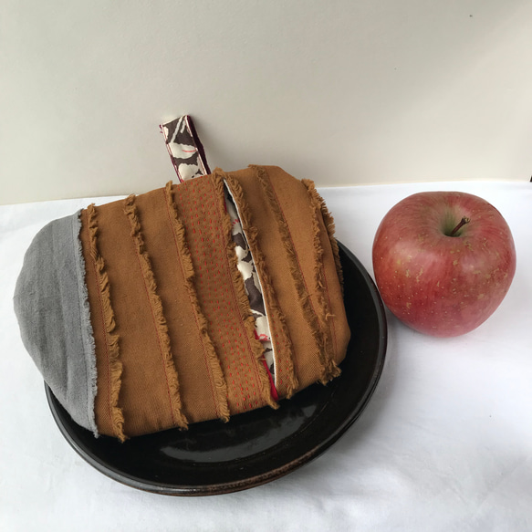 焼きリンゴの鍋つかみ•鍋敷き　両手が入ってつかみやすい　パッチワーク　 1枚目の画像