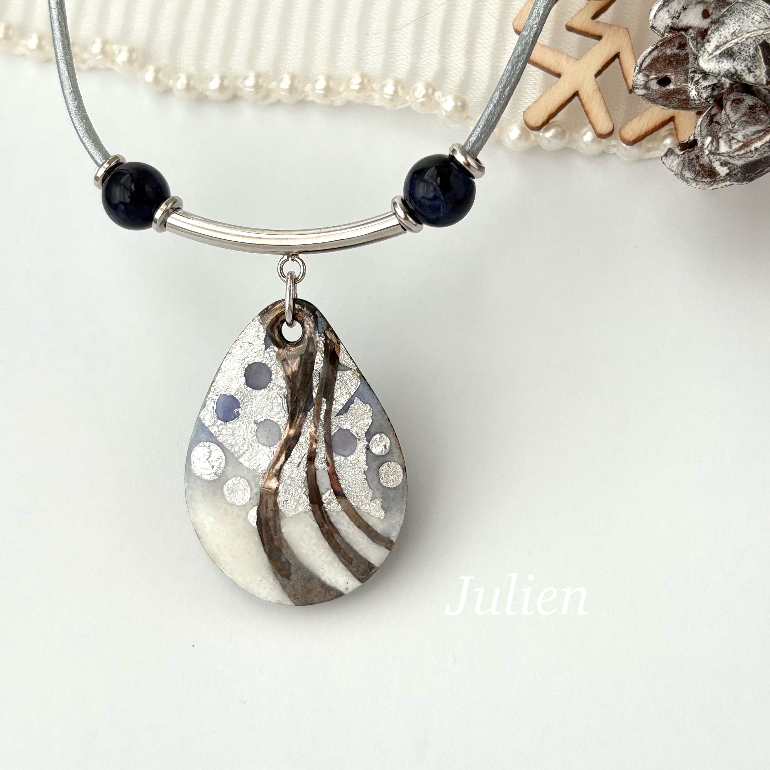 七宝焼きとソーダライトのネックレス (564)