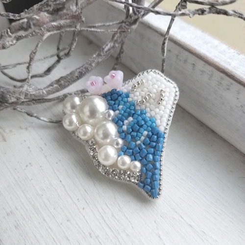 ホワイト ビーズ刺繍 AR22851 富士山と桜*ビーズ刺繍ブローチ ブローチ pinco 通販 16981117