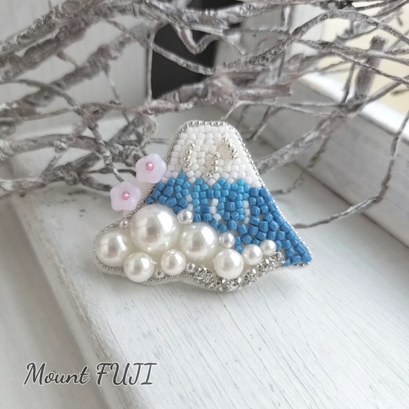 いちご様 専用 桜 ビーズ 刺繍ブローチ ハンドメイドアクセサリー