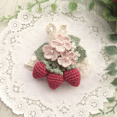レース編み いちごのブローチ *red*ピンクのお花 ブローチ 花てまり