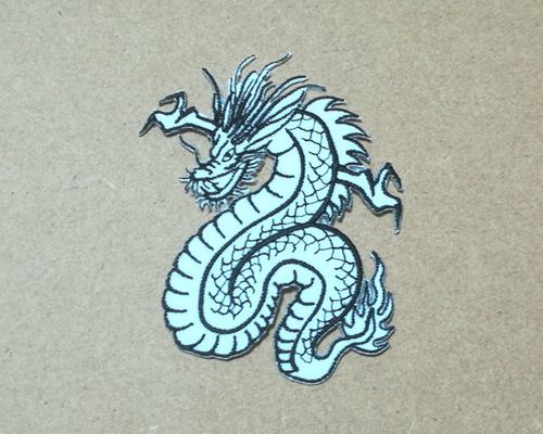 ホワイトドラゴン刺繍ローブ d7af308a30a20d849258a4039ed5e9