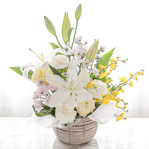 お供え花・仏花】アレンジメント「レェーヴ」ユリ、スプレーマム