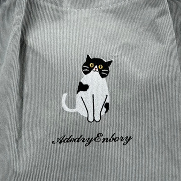 【送料無料】ハチワレ猫のワンポイント刺繍 内ポケット付きトートバッグ 2枚目の画像