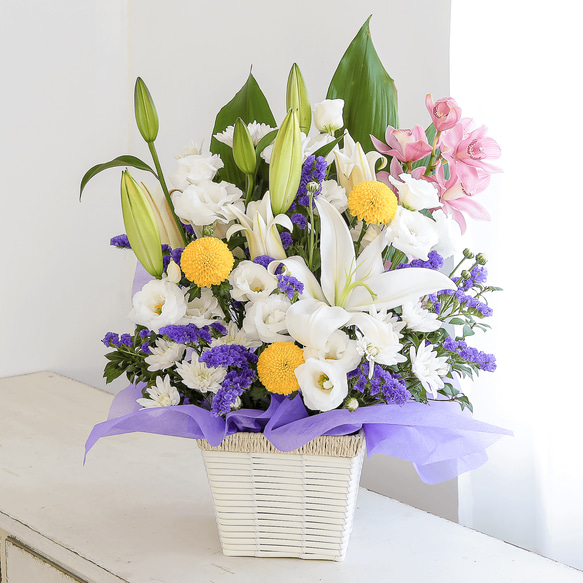 お供え花・仏花】アレンジメント「ボヤージュ」ユリ、シンビジューム