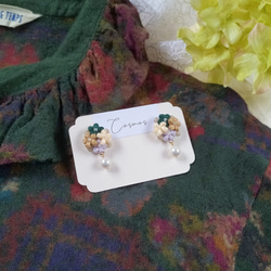 ちいさな花束とパールNo.8/刺繍糸イヤリング・ピアス/ビーズ 深緑 ディープグリーン 3枚目の画像