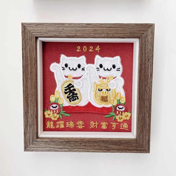 [2024 辰年] 祝福 Damo ドラゴン刺繍絵画 2 スタイル | 無垢材フレーム | パッケージ付き 9枚目の画像