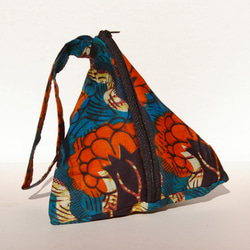 【送料無料】マラウィ産 アフリカ布の三角ポーチ 1枚目の画像