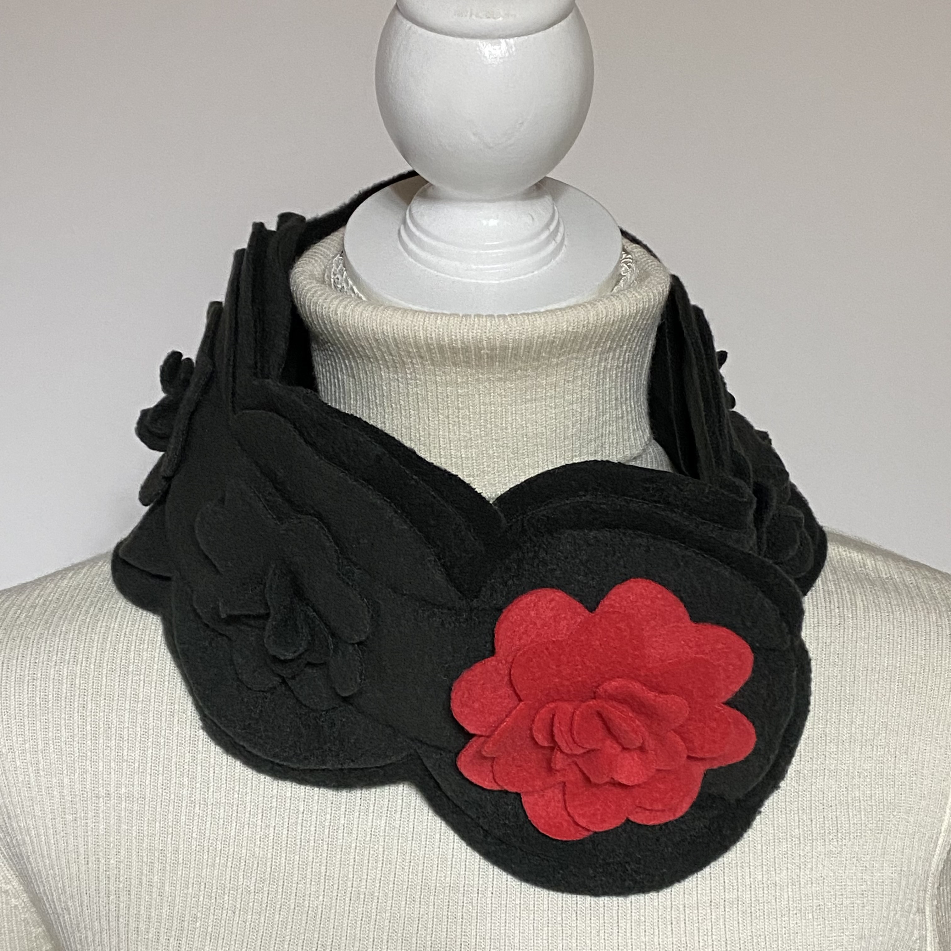 ＊ふんわり暖かいフリースのデザインマフラー/＊レッドビッグフラワー