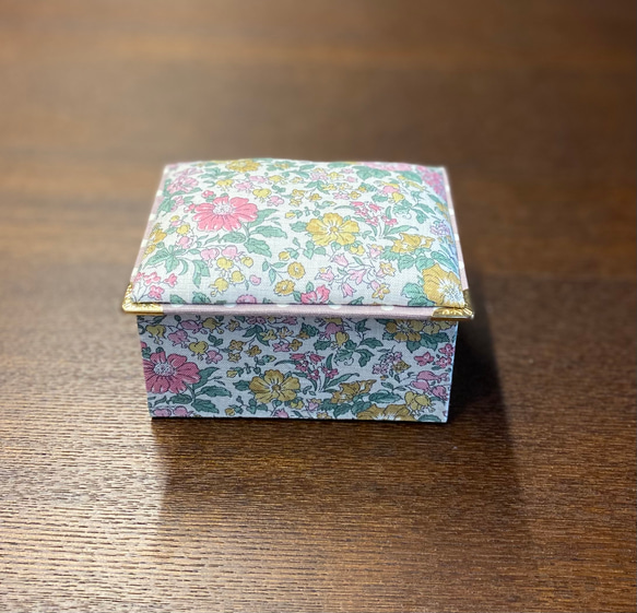 [floret pattern cartnnage] リバティ生地のminiフリーケース 2枚目の画像