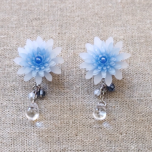 氷雪菊のピアス(イヤリング変更可) ピアス（スタッド・一粒） asa 通販