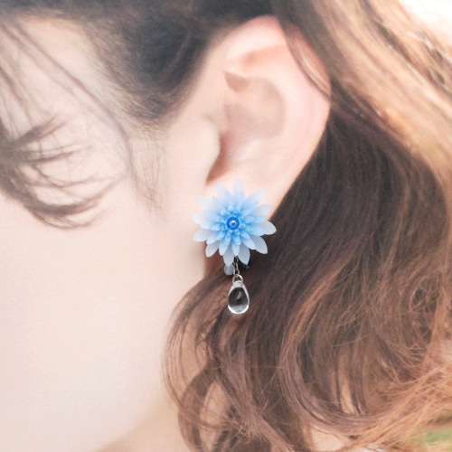 氷雪菊のピアス(イヤリング変更可) ピアス（スタッド・一粒） asa 通販