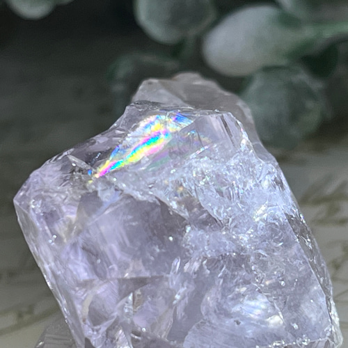 カコクセナイト レインボー ラベンダー アメジスト 結晶 原石 ラフ