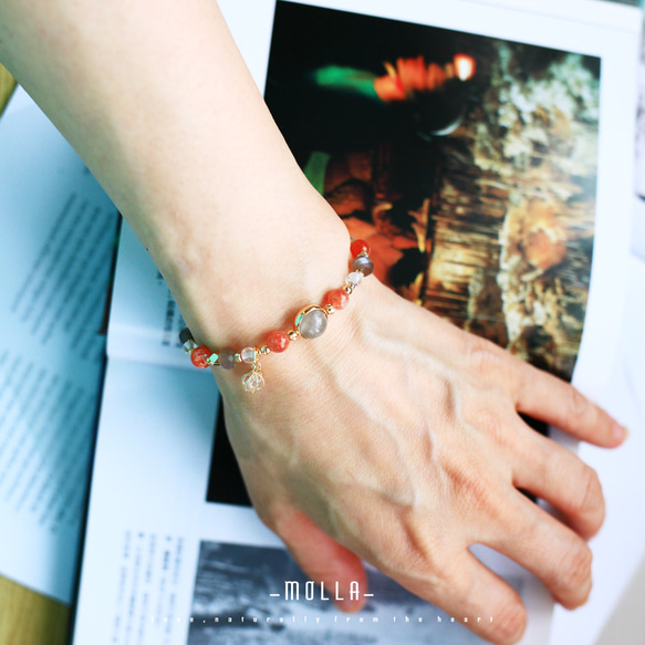 Molla 就是低調灰太陽金草莓晶手環（手工訂製-可調仿硬式手環） 第2張的照片