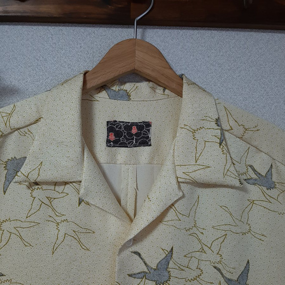 絹生地　アロハシャツ  メンズL　普段着　  鶴 男女兼用  着物リメイク 2枚目の画像