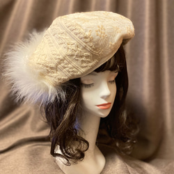 白色的大貝雷帽，毛茸茸的，看起來像雪仙子。 。帽子。貝雷帽、帽子 第12張的照片