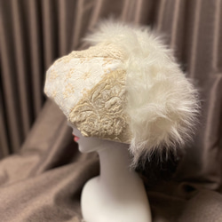 白色的大貝雷帽，毛茸茸的，看起來像雪仙子。 。帽子。貝雷帽、帽子 第8張的照片