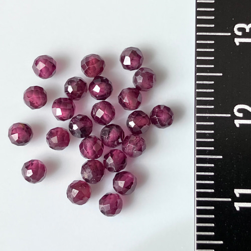 匿名配送可】 24粒 ハンドメイド素材 天然石ビーズ ロードライト