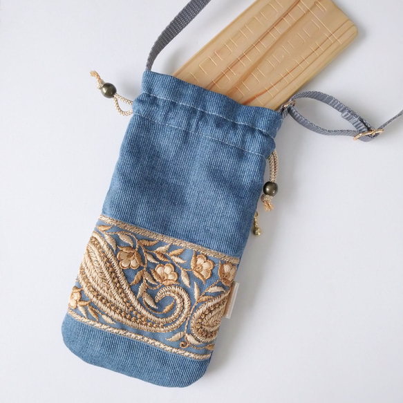 ❲小❳インド刺繍リボンの巾着スマホショルダー【blue×gold】 2枚目の画像