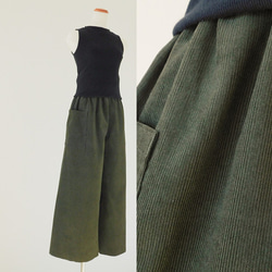 コーデュロイのワイドパンツ ・オリーブ 1枚目の画像