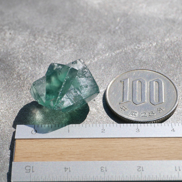 天然石約5.6g最大幅約21mmダイアナマリア鉱山産フローライト結晶原石グリーン強蛍光[dmfl-231211-01] 19枚目の画像
