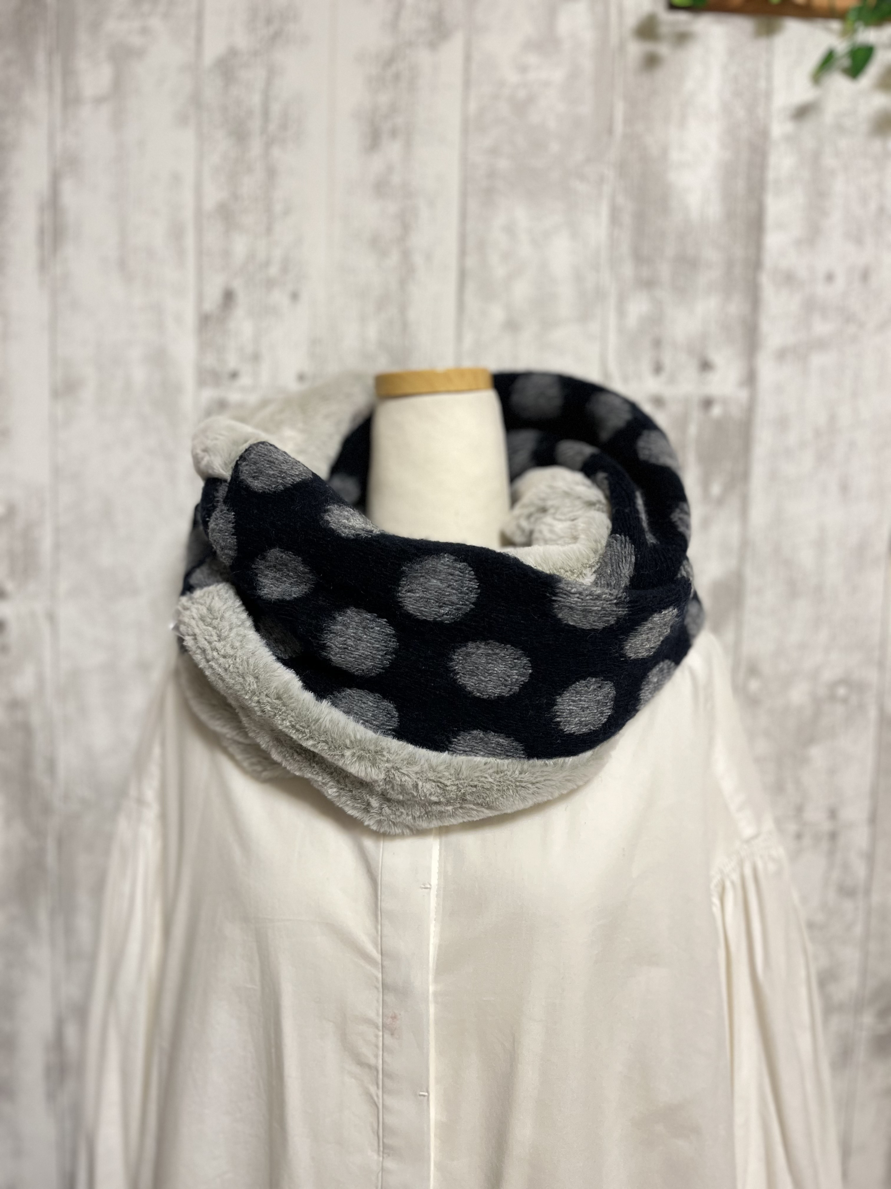 イタリー製水玉ウールニットロングスヌードマフラー