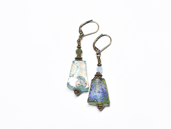蘇打藍和卡其色鍍銀羅馬玻璃、苔蘚瑪瑙和海藍寶石耳環 第5張的照片