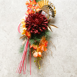 【送料無料】2024お正月　新年を祝うダリアと菊のしめ縄飾り 2枚目の画像