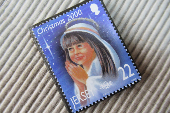 ジャージー島　クリスマス切手ブローチ9183 2枚目の画像
