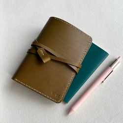 艾曼紐 皮革護照夾  -橄欖油綠 /客製化禮物 第1張的照片