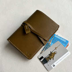 エマニュエル レザー パスポート ホルダー - オリーブ オイル グリーン/カスタマイズされたギフト 3枚目の画像