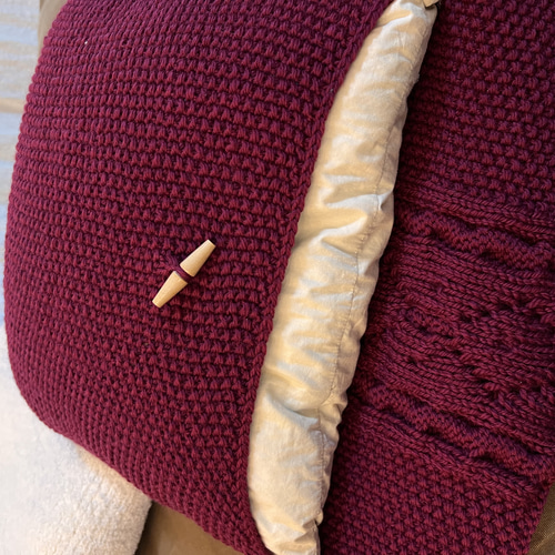 アラン模様 手編みニットのクッションカバー ワインレッド クッション