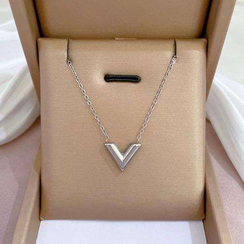 V字ネックレス ゴールド ステンレス 男女兼用 芸能人 シンプル