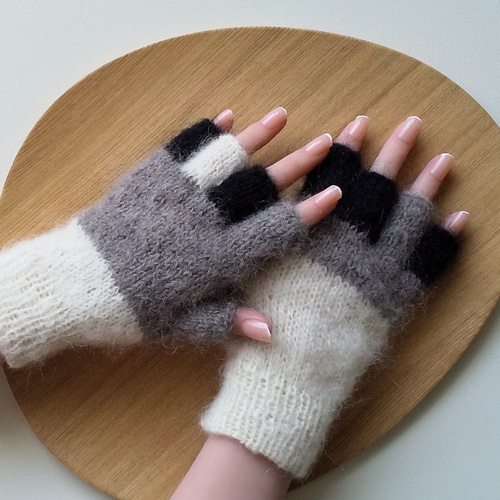 ふんわり温か モヘアの五本指手袋＊＊＊＊（モノトーン） 手袋・ミトン