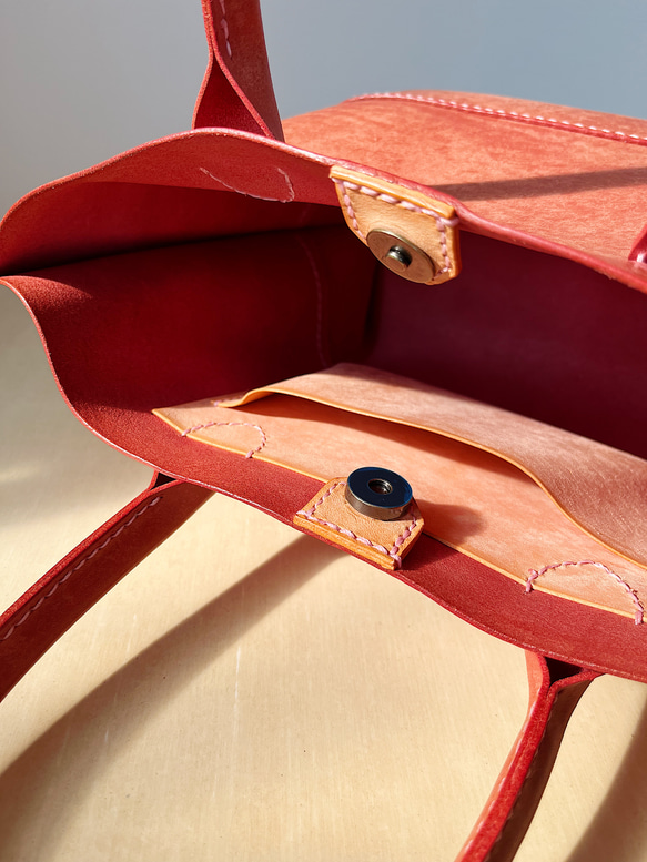 【ワケありな逸品】　イタリアンレザーのトートバッグ　丁度いい大きさ　ピンクのバッグ 5枚目の画像