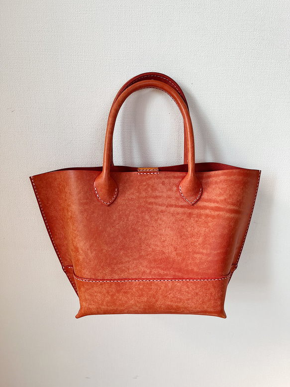 【ワケありな逸品】　イタリアンレザーのトートバッグ　丁度いい大きさ　ピンクのバッグ 1枚目の画像