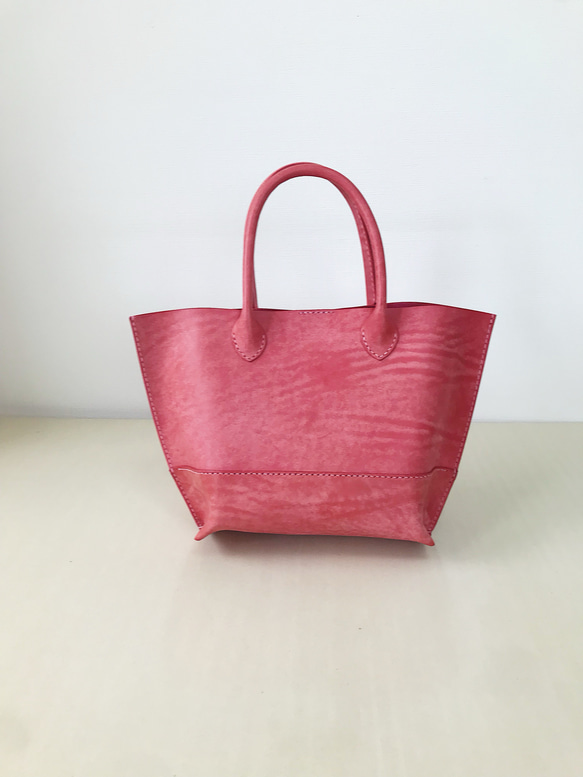 【ワケありな逸品】　イタリアンレザーのトートバッグ　丁度いい大きさ　ピンクのバッグ 7枚目の画像