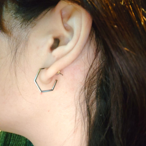 K18 六角形のフープピアス ピアス（フープ） ipomoeanil 通販