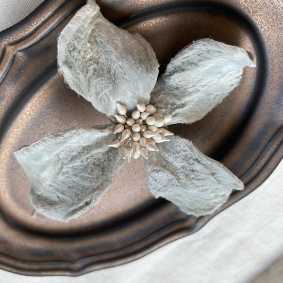 Cross flower  brooch【Silver Grey】 3枚目の画像