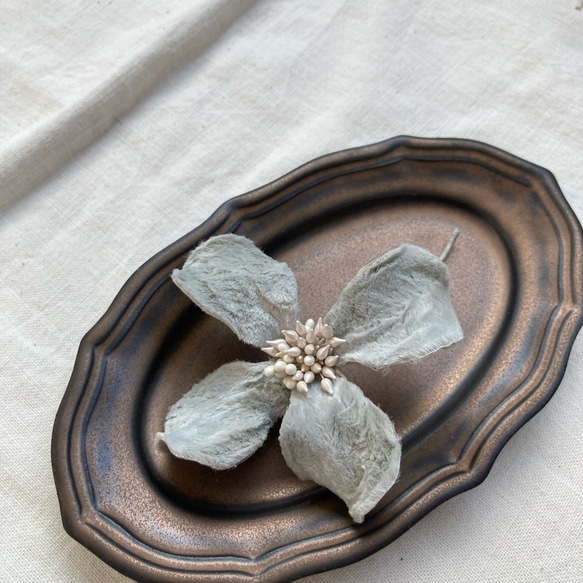 Cross flower  brooch【Silver Grey】 4枚目の画像