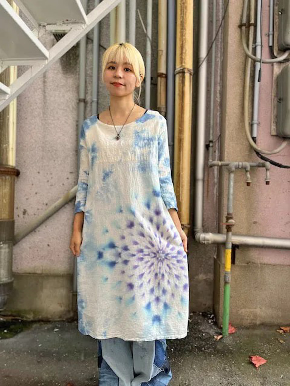 紮染長袖連身裙，溫柔的藍色不勻染，淡雅夢幻的寶石曼陀羅圖案HD20-81 第1張的照片