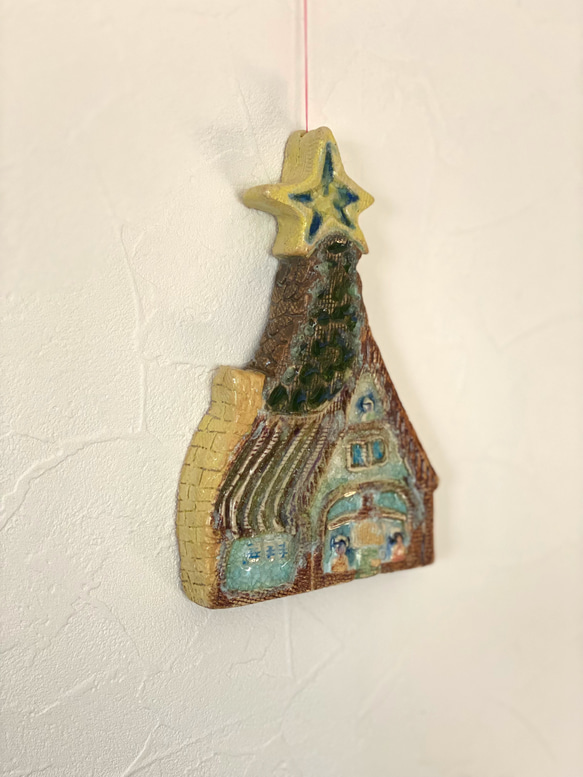 陶芸作品　陶板　お飾り　大きなお星様の屋根のおうち　月 3枚目の画像