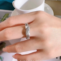 ツイスト パヴェ リング 高炭素ダイヤモンド キラキラ ゴージャス ラグジュアリー白 ホワイト 指輪 普段使い シルバー 9枚目の画像