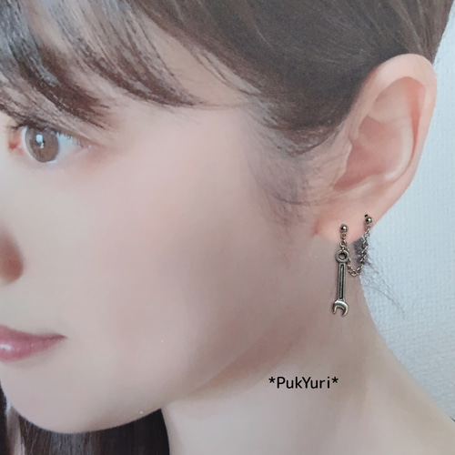 なっつです。ノンホールピアス2点 ファスナーの2ホールピアス/片耳用ピアス/2つ穴ピアス/2連ピアス