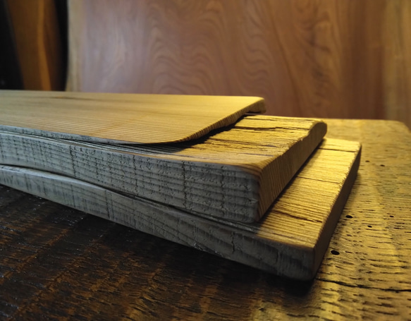 神代杉・一木3枚組の銘々皿〜へぎ板〜自然木ディスプレイにも♪ 4枚目の画像